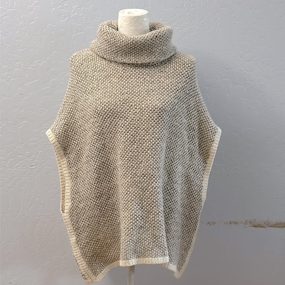 Gap turtle Neck vest over Size
